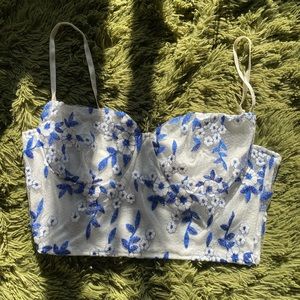 Beautiful lace blue&white crop top